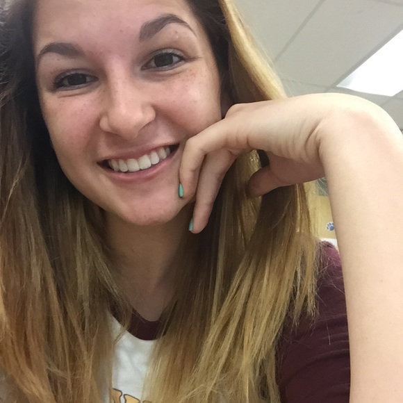 Jenna Ramos - Poshmark Profile Picture of Jenna Ramos (@jennajaneramos) on Poshmark