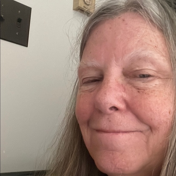 Profile Picture of Jenna Whittlesey (@jennawhittlesey) on Poshmark