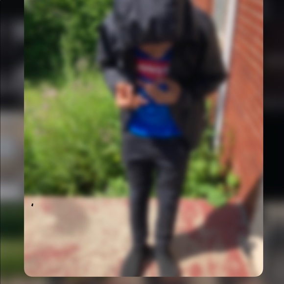 Profile Picture of Xavier Bell (@xavierbell643) on Poshmark