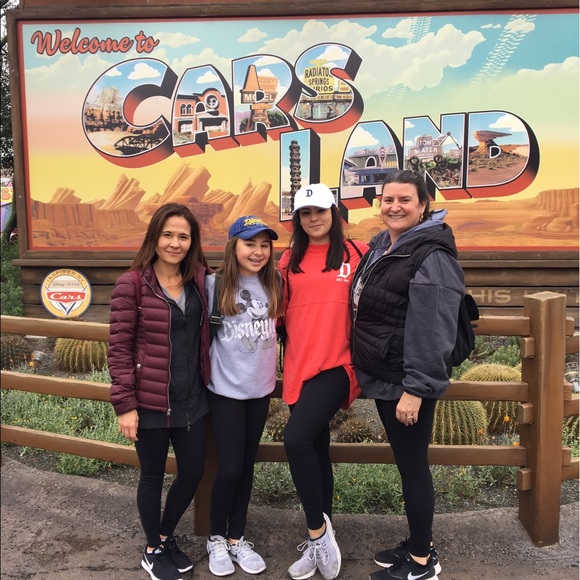 Profile Picture of Rachel Sonnett (@rachelsonnettt) on Poshmark