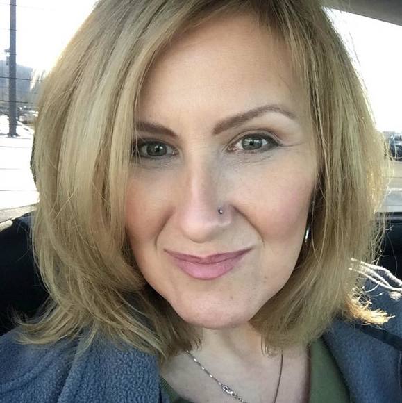 Profile Picture of Diane Bubblo (@deaton71) on Poshmark