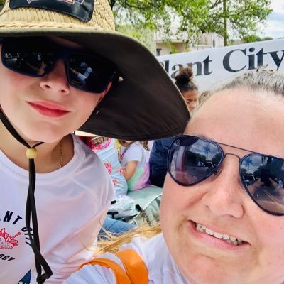 Profile Picture of Annie Ayers-Harris (@anniemayers) on Twitter