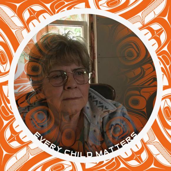 Profile Picture of Danielle Lauzon (@danielle_lauzon) on Poshmark