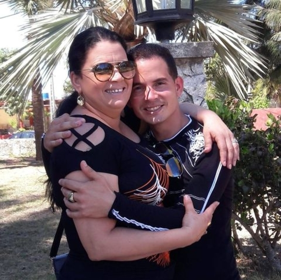 Profile Picture of Sandy Barrera (@sandyglady92) on Poshmark