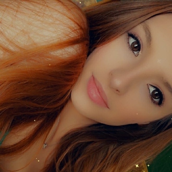 Profile Picture of Amanda Redd (@silly_amanda_98) on Poshmark