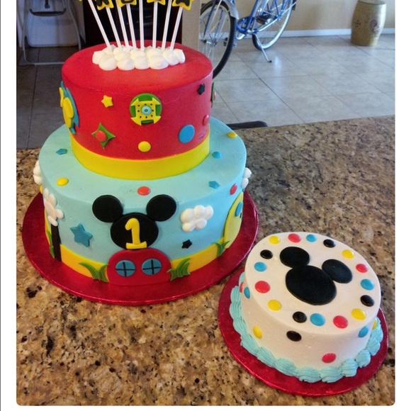 Profile Picture of Bianca Velez (@biancavelez1993) on Poshmark