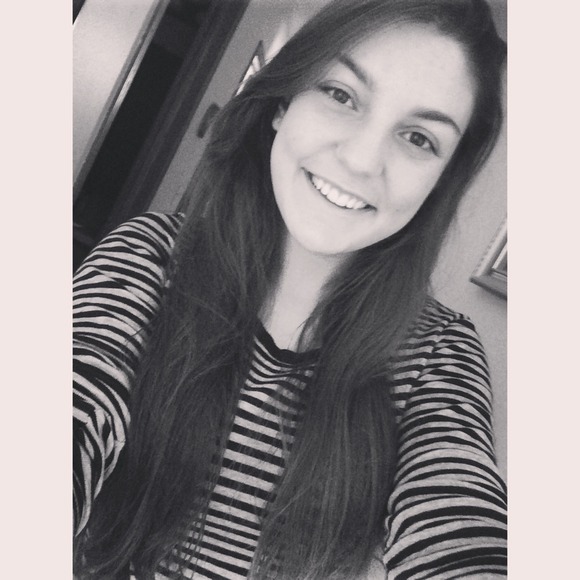Profile Picture of Noelle Fehring (@noelle_fehring) on Poshmark