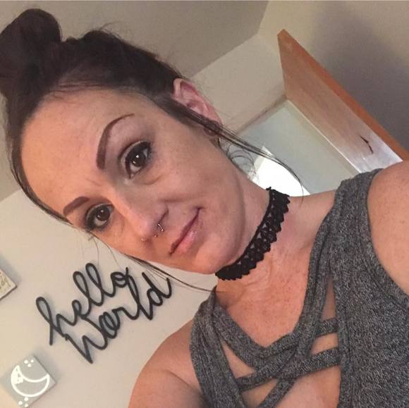 Profile Picture of Jennifer Vandermark (@jennifervand602) on Poshmark