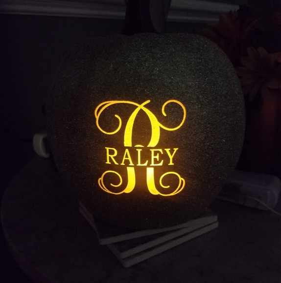 Profile Picture of Jennifer Adams raley (@fer1977242001) on Poshmark