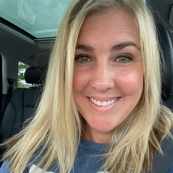 Profile Picture of Carly Wilson (@carlyrwilson) on Poshmark
