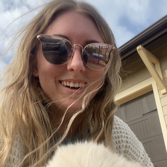 Profile Picture of Sam Cochran (@scochran2001) on Poshmark