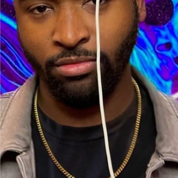 Profile Picture of Devin Hurter (@zach_swanson10) on Poshmark