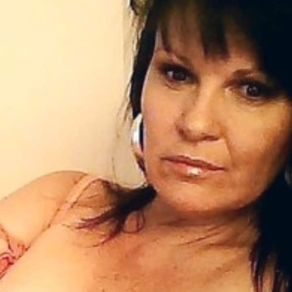 Lisa Glave - Poshmark Profile Picture of Lisa Glave (@glaverl) on Poshmark