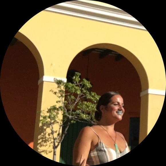 Profile Picture of Cassandra Fradera (@tropicass) on Poshmark