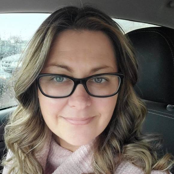 Profile Picture of Leeann Pells (@mommypells) on Poshmark