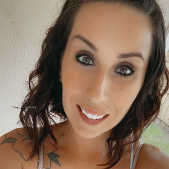 Profile Picture of Melissa Maass (@mel_byrd) on Poshmark