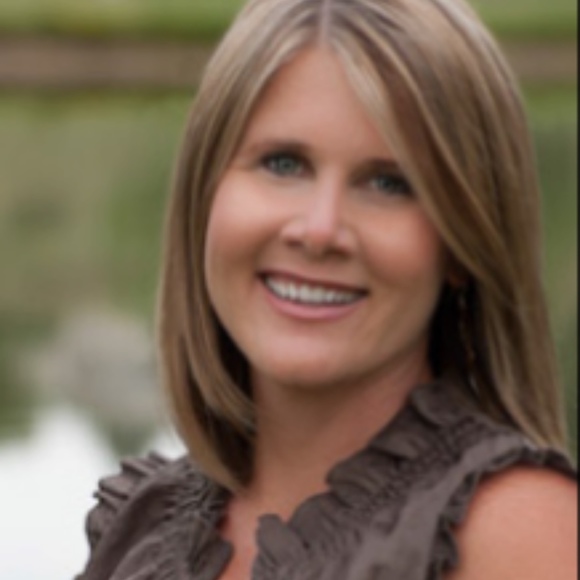 Profile Picture of Kim Brodie (@kimbrodie22) on Poshmark