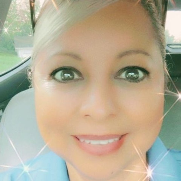 Profile Picture of Eva Cruz-schultz (@ecruzdschultz) on Poshmark