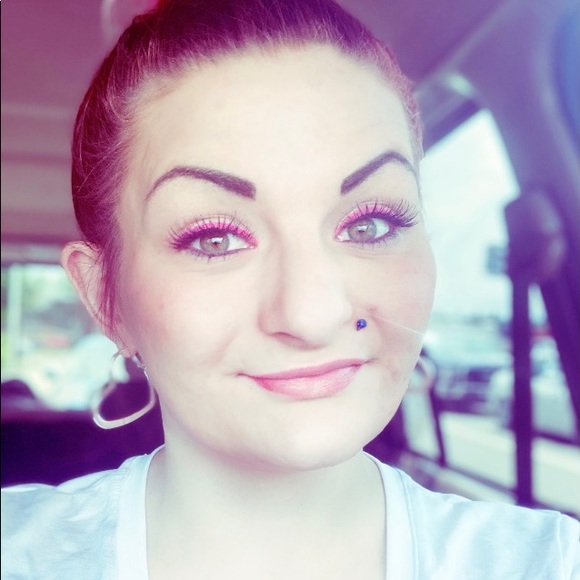 Profile Picture of Aleki Ludeman (@ludemanaleki831) on Poshmark