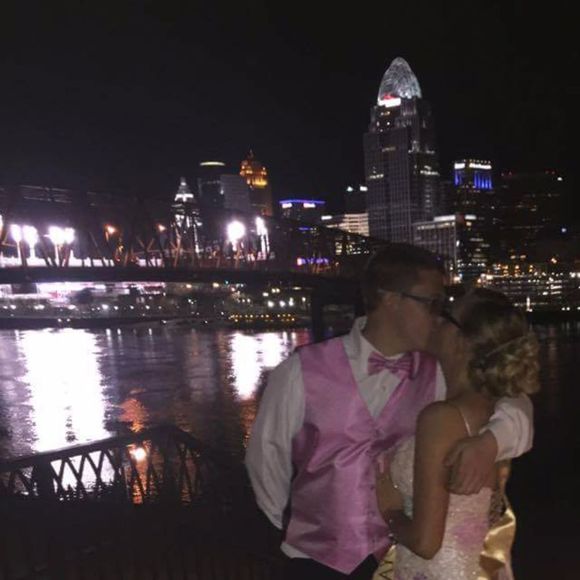 Profile Picture of Alexis Applegate (@alexisapplegate) on Poshmark