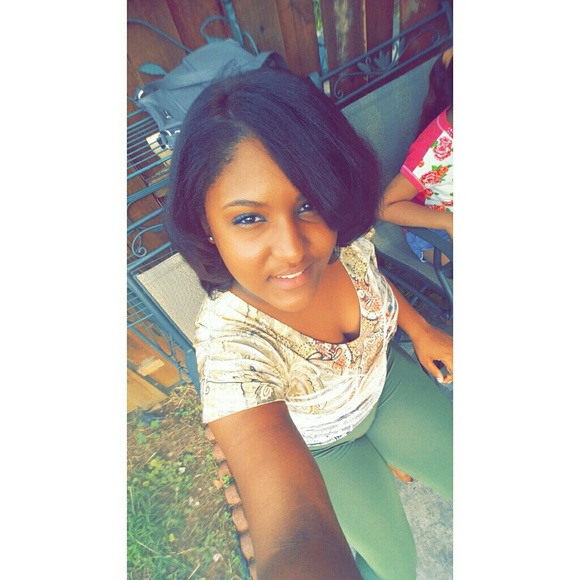 Profile Picture of Elainy Garcia (@chantii1923) on Poshmark