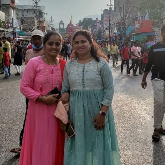 Profile Picture of Sravani Pothiraju (@spothiraju) on Poshmark