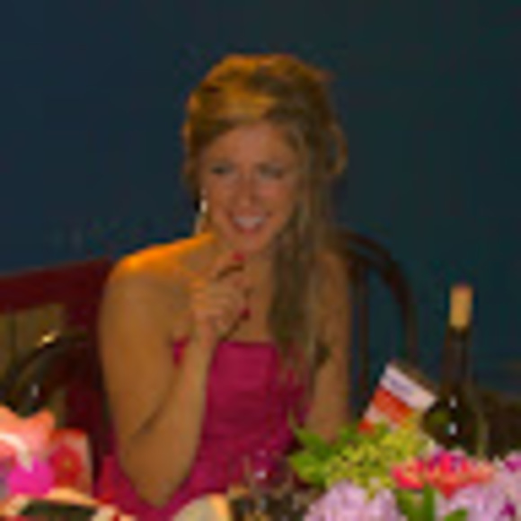 Profile Picture of Lindsay m. Hobbs (@illusion6) on Poshmark