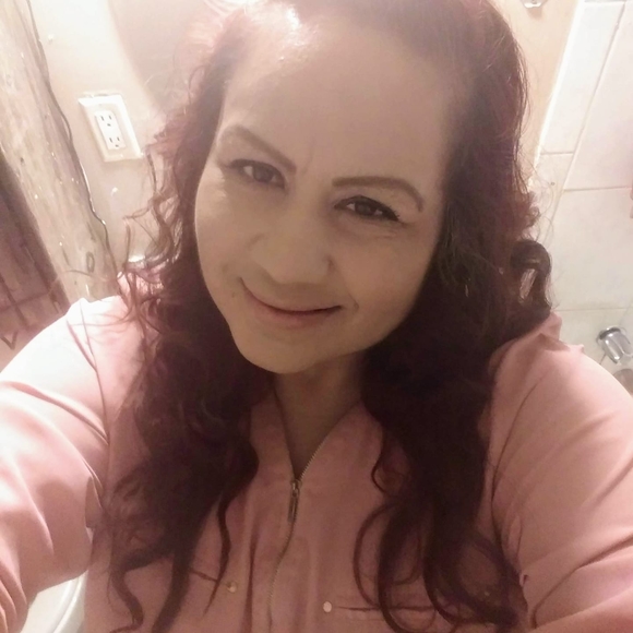 Profile Picture of Alice Witte (@alicewitte2) on Poshmark