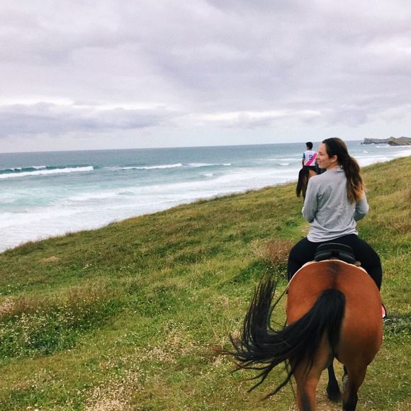 Samantha Riesco - Poshmark Profile Picture of Samantha Riesco (@samanthariesco) on Poshmark