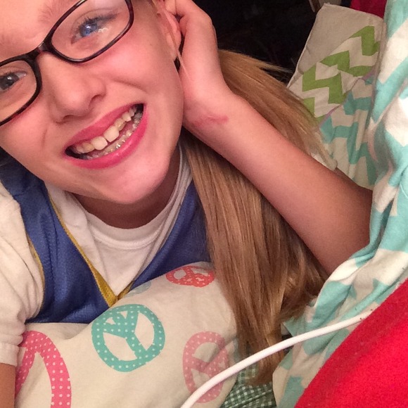 Profile Picture of Ava Eichler (@ava_eichler) on Poshmark