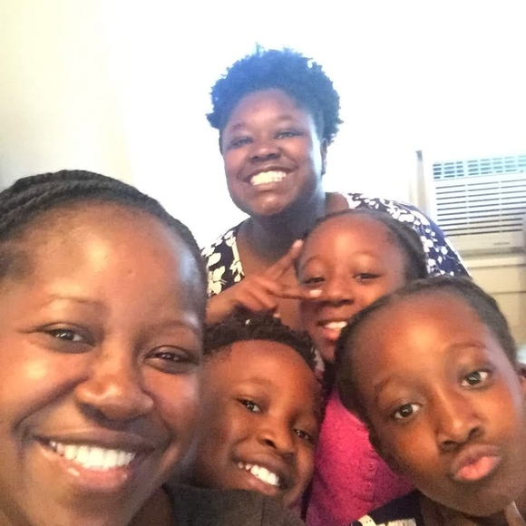 Profile Picture of Rosina Andrews (@randrews5776) on Poshmark