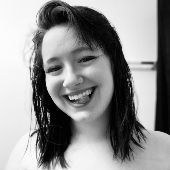 Profile Picture of Rhesa Guidry (@rhesa_guidry) on Poshmark