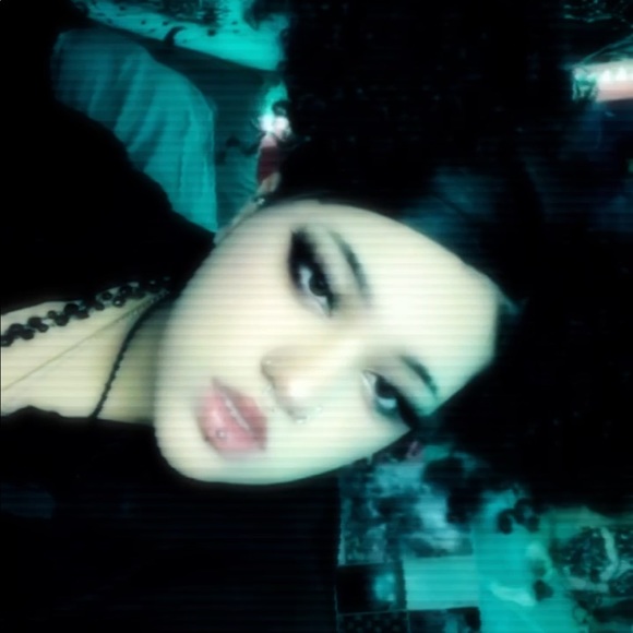 Profile Picture of Emery Thomas (@iheartkiyo) on Poshmark