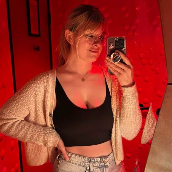 Profile Picture of Amanda Haden (@amandahaden) on Poshmark