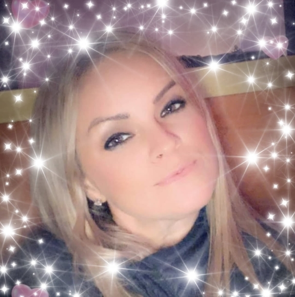 Profile Picture of Christine Derusso (@bodied2010) on Poshmark