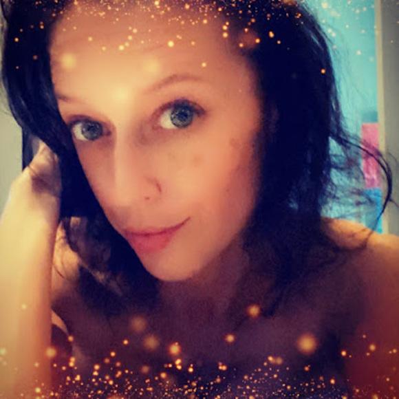 Profile Picture of Kimberly Templer (@katempler82) on Poshmark