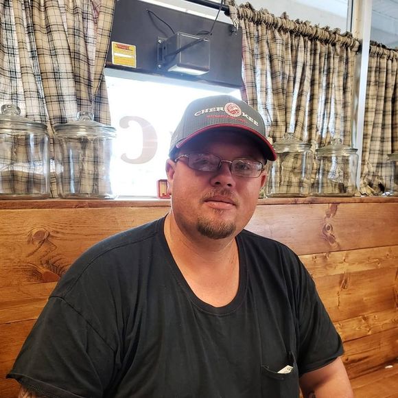 Profile Picture of Mike Henley (@michaelhenley31) on Poshmark