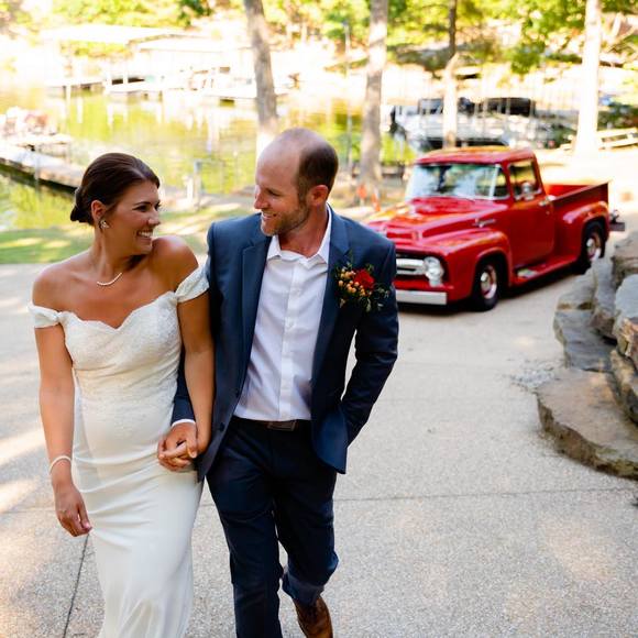 Profile Picture of Steph Favero (@stephfavero) on Poshmark