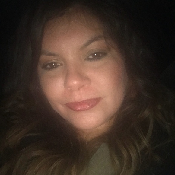 Profile Picture of Gladis Monteilh (@gmonteilh) on Poshmark