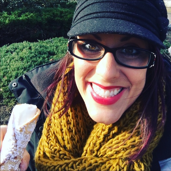 Profile Picture of Amber Plummer (@amberoo) on Poshmark