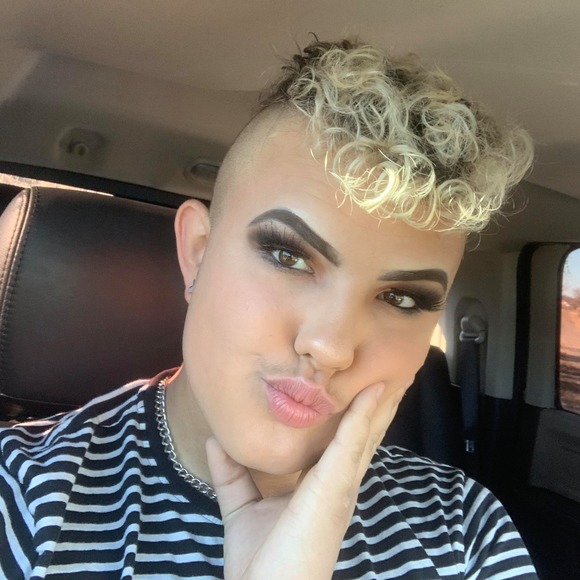 Profile Picture of Cameron Goode (@cammyleegoode) on Poshmark