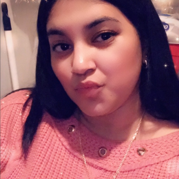 Profile Picture of Solbin Morales (@solbin92) on Poshmark