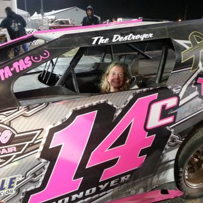 Profile Picture of Jessie Hubert (@Mittens5504) on Twitter