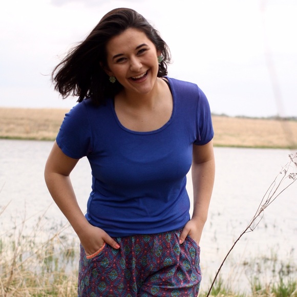 Sarah Bluett - Poshmark Profile Picture of Sarah Bluett (@sarahblue5) on Poshmark