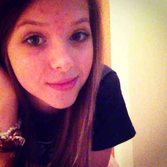 Profile Picture of Mallory Stiglet (@mallory13s) on Poshmark