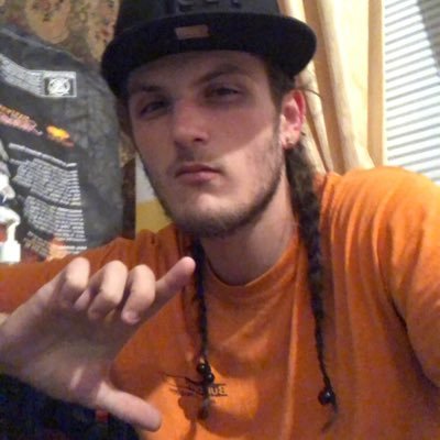 Profile Picture of Ray Simmons (@MAC_WHyT3) on Twitter