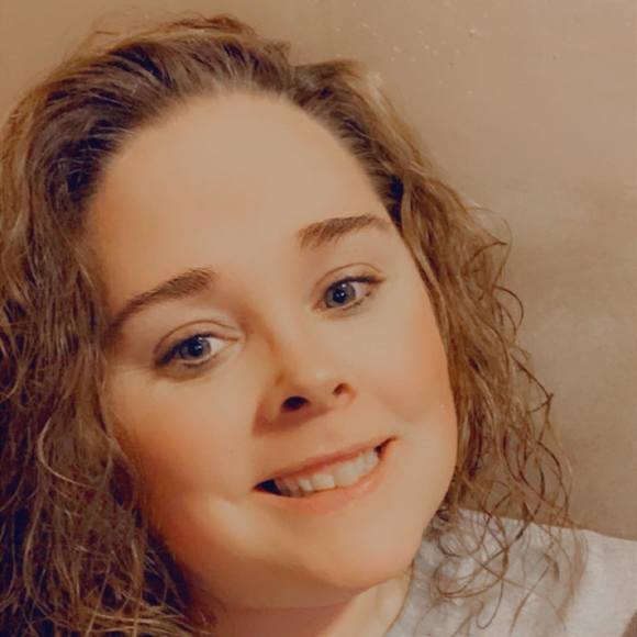 Profile Picture of Amanda Heyes (@amandaheyes) on Poshmark