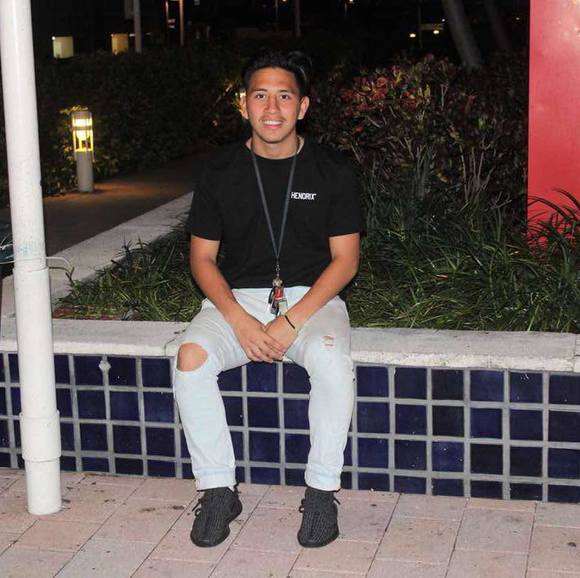 Profile Picture of Jonatan Andrade (@jonatan_andrade) on Poshmark