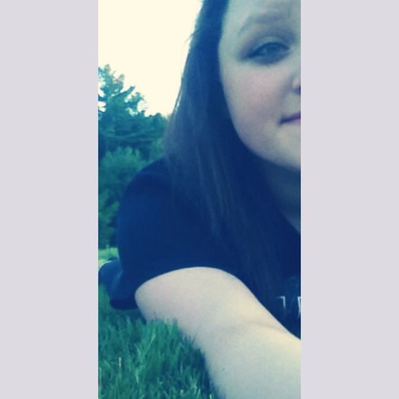 Profile Picture of Hayley Mcclintock (@haylr16) on Poshmark