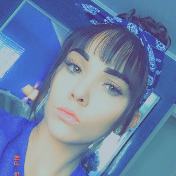 Profile Picture of Savannah Theberge (@srt1994) on Poshmark